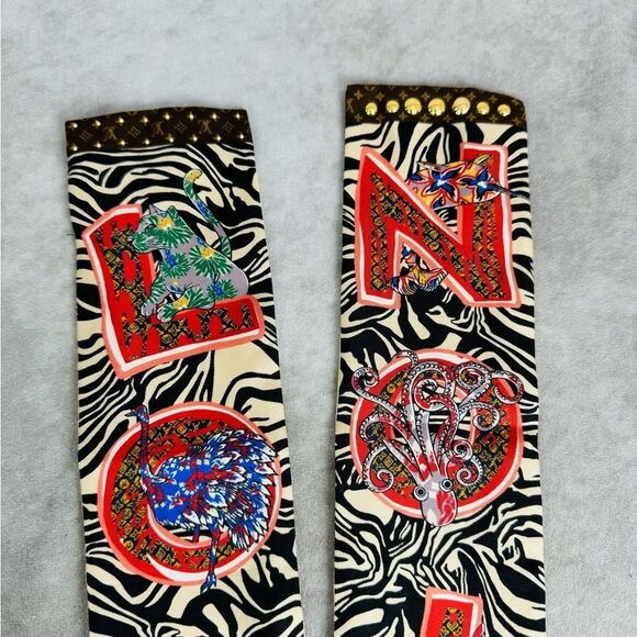 Louis Vuitton Studded Silk Animal Twilly Bandeau - Picture 12 of 15